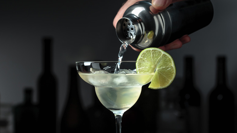 pouring margarita