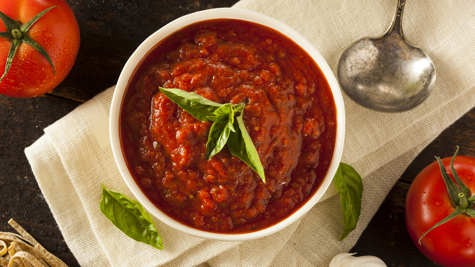 <a href="https://www.foodrepublic.com/2097754/add-marinara-sauce-bloody-mary/" target="_blank">Marinara Sauce Belongs In This Beloved Brunch Cocktail</a>