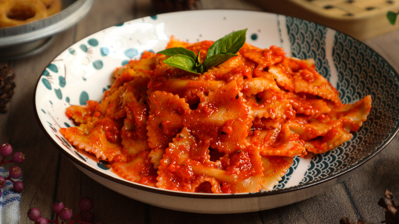 Farfalle with marinara sauce