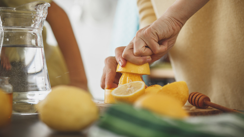 squeezing lemon