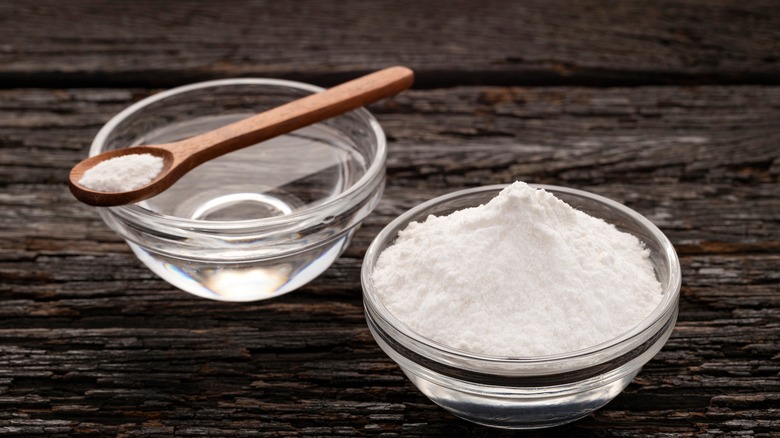 Bowls of baking soda and vinegar on table