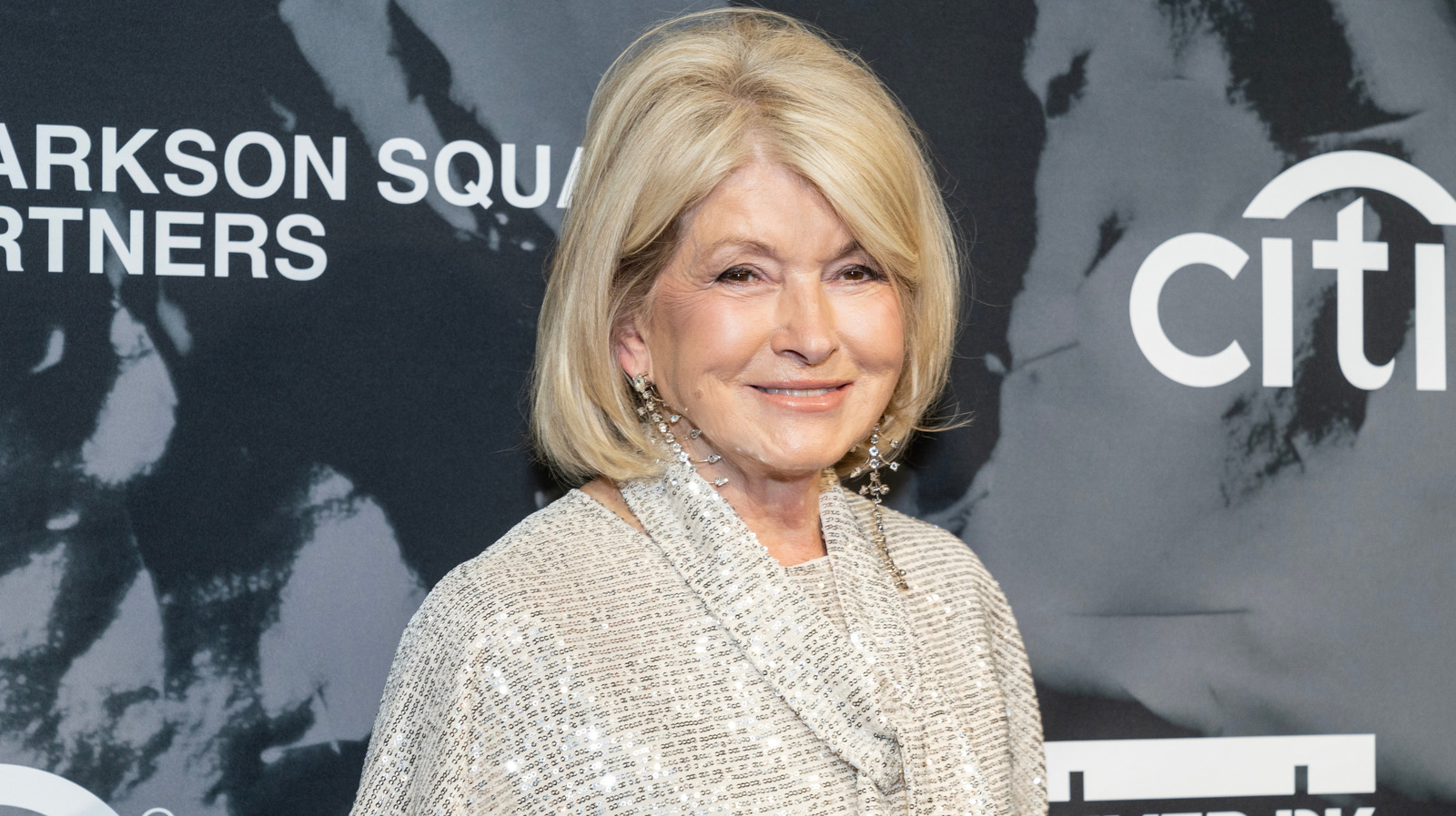 <a href="https://www.foodrepublic.com/2070844/martha-stewart-thicken-soup-pantry-rolled-oats/" target="_blank">Martha Stewart Reaches In Her Pantry For A Unique Way To Thicken Soup</a>