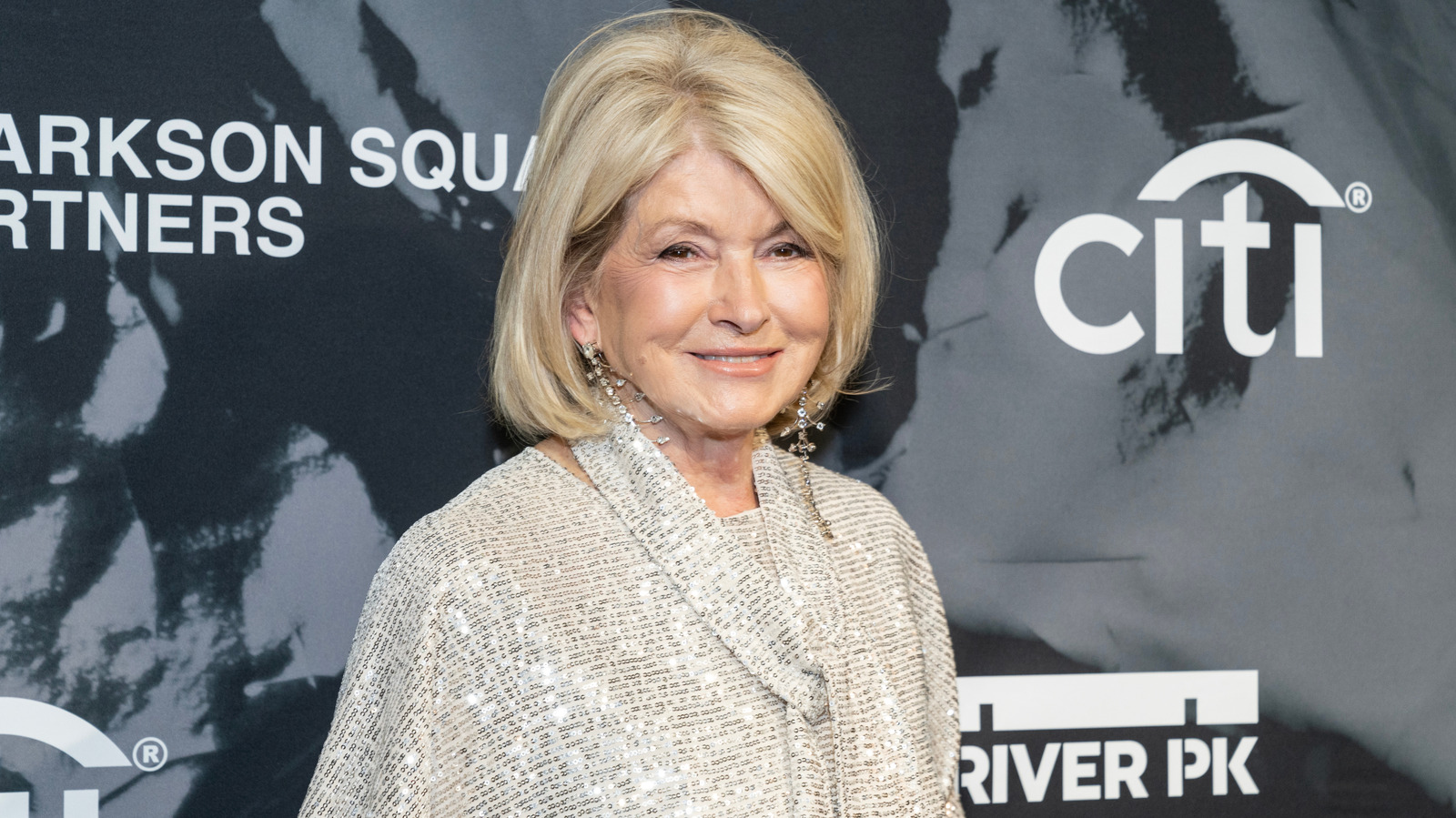 <a href="https://www.foodrepublic.com/1949132/martha-stewart-kitchen-towel-storage-tip/" target="_blank">Martha Stewart’s Kitchen Towel Storage Tip Will Free Up Your Drawer Space</a>