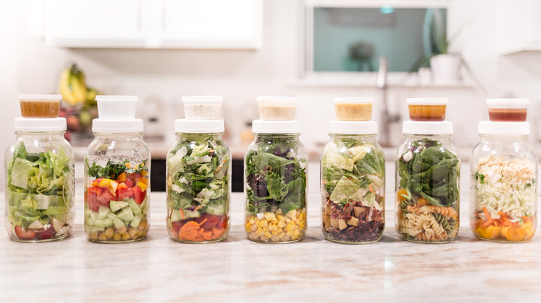 Various mason jar meals 