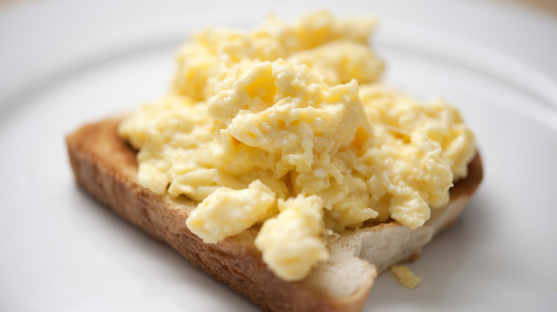 Scrambled eggs on toast