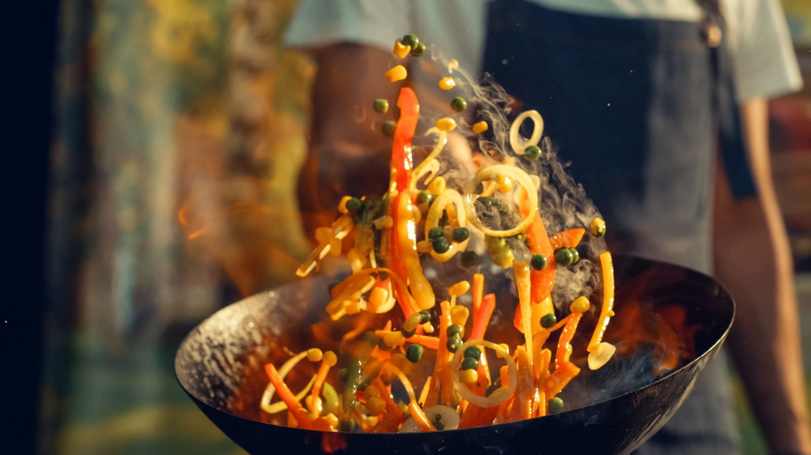 <a href="https://www.foodrepublic.com/1968412/simple-move-for-wok-toss/" target="_blank">Master This Simple Move To Toss Food In A Wok Like A Pro</a>