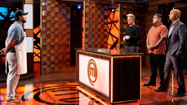 Contestant Kendal with host/judge Gordon Ramsay and judges Aarón Sánchez and Joe Bastianich