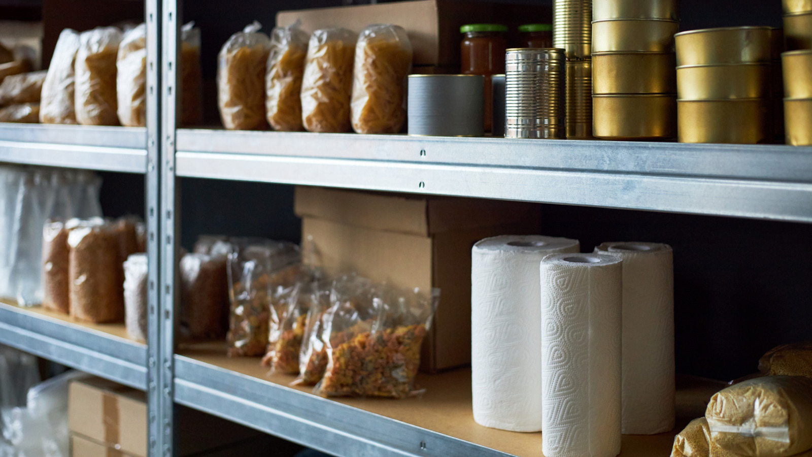 <a href="https://www.foodrepublic.com/1952927/paper-towel-storage-hack-maximize-small-pantry-space/" target="_blank">Maximize Small Pantry Space With This Paper Towel Storage Hack</a>