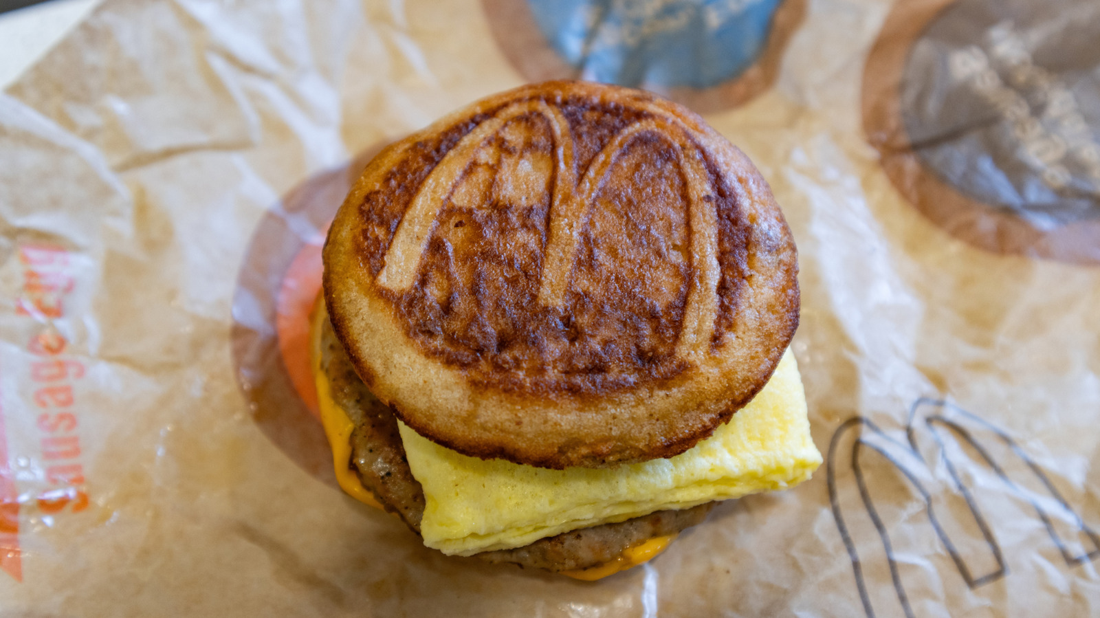 <a href="https://www.foodrepublic.com/2284056/mcdonalds-workers-dont-cook-folded-eggs/" target="_blank">McDonald’s Workers Don’t Cook The Folded Eggs</a>