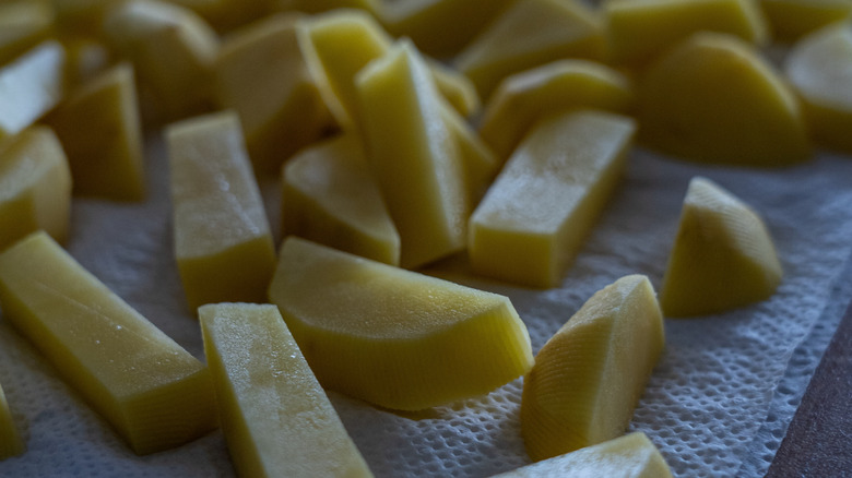 Closeup of potato pieces drying on paper towels