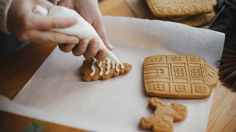 Decorating gingerbread tree