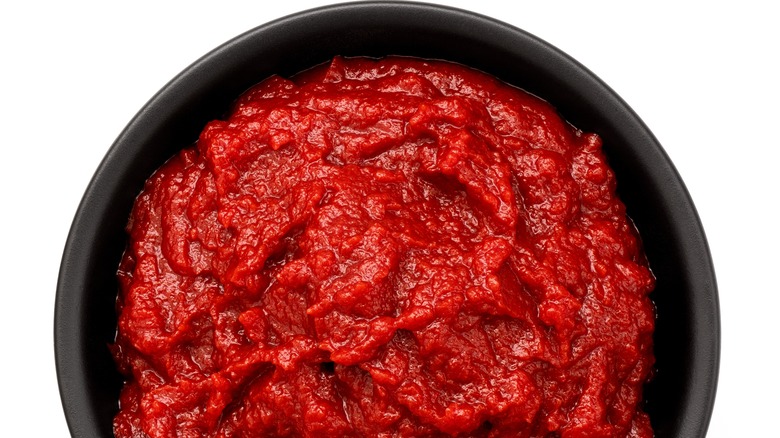 Red sauce black bowl