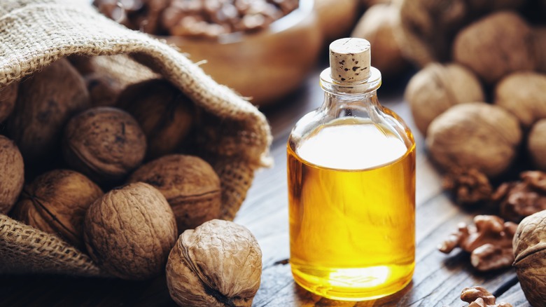 Walnut oil and walnuts