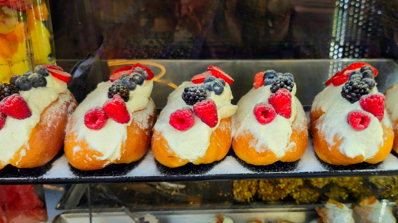 Maritozzi with berries on display