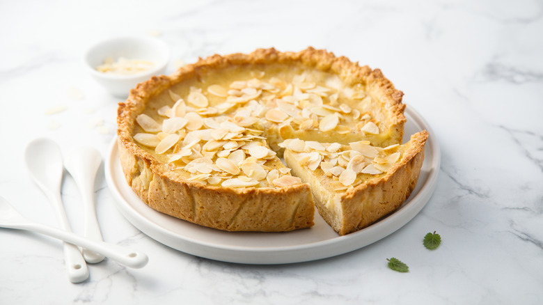 Custard pie topped with almonds 