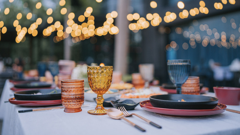 dinner party place settings