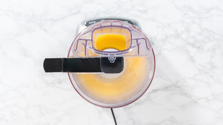 Making hollandaise sauce in the food processor