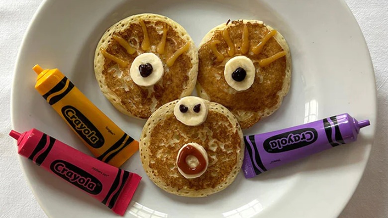 Pancakes on a plate decorated with Noshi