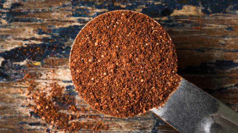 A teaspoon of chipotle chili powder.