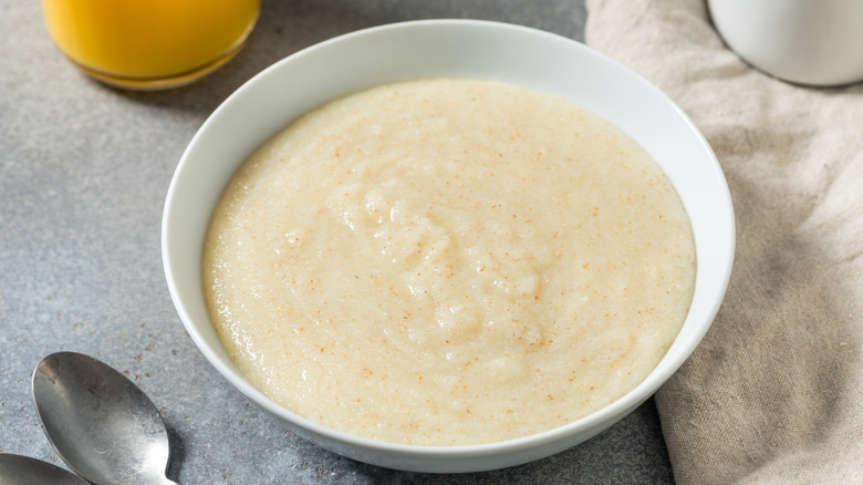 A bowl of prepared farina.