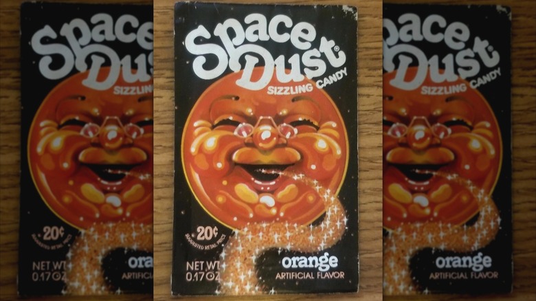 An orange-flavored Space Dust packet.