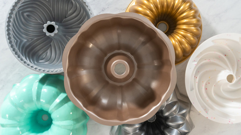 Various Bundt pans in different colors