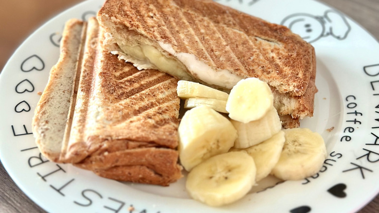 Banana sandwich