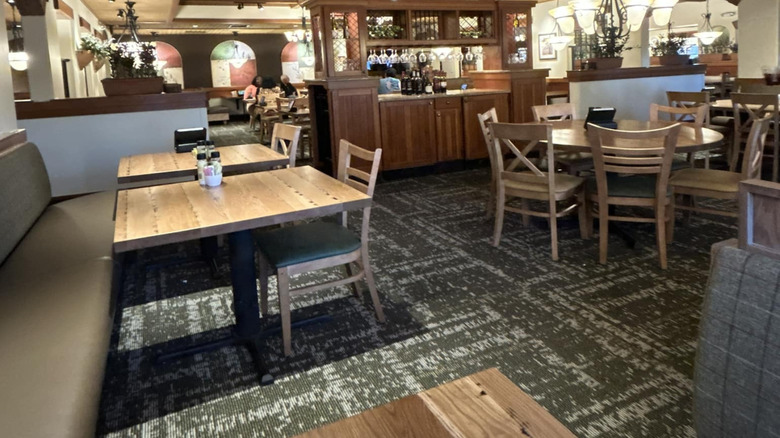 A remodeled Olive Garden reveals cooler, more neutral colors and a more modern feel