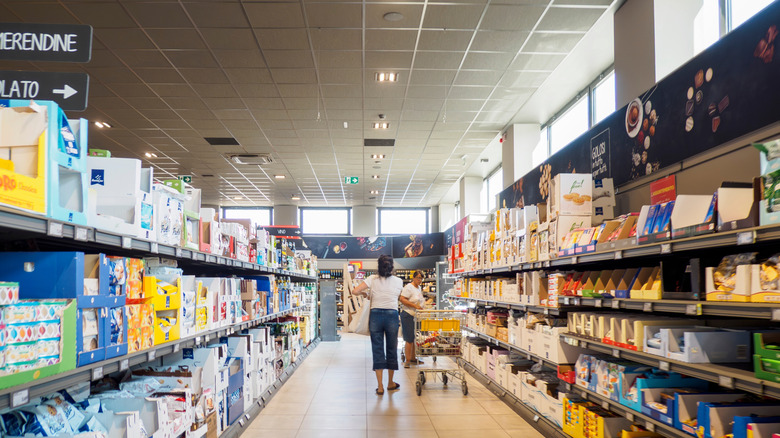 Aldi grocery aisle pictured