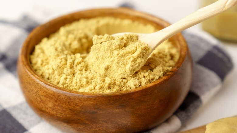 Dish of mustard powder
