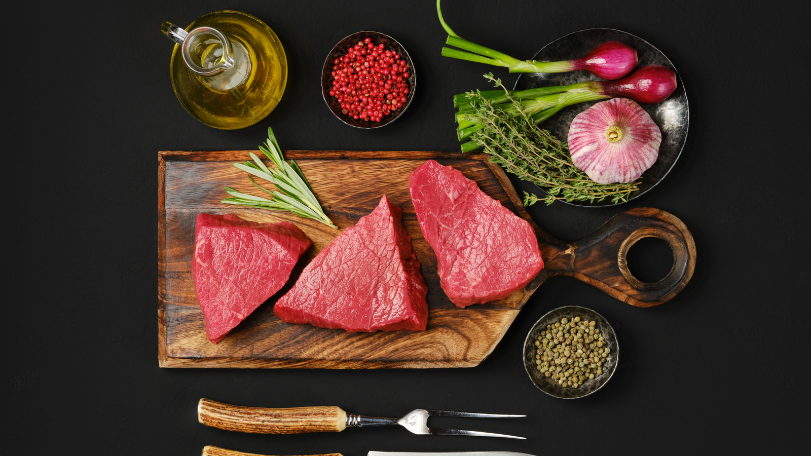 <a href="https://www.foodrepublic.com/1751866/steak-tips-east-vs-west-coast-differences/" target="_blank">Ordering Steak Tips? They’ll Be Different On The East And West Coasts</a>