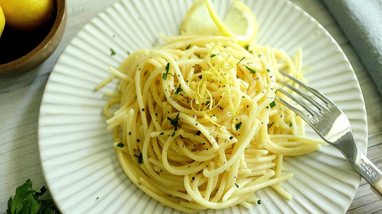 white-sauced spaghetti on plate