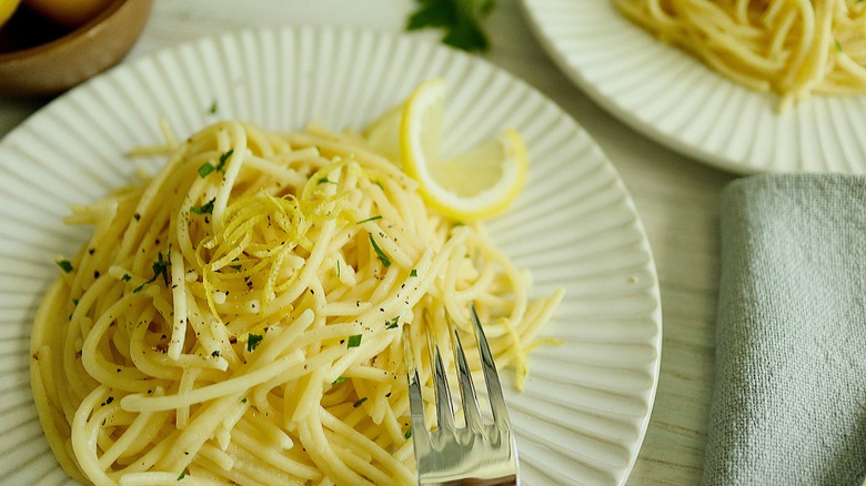 white-sauced spaghetti on plate