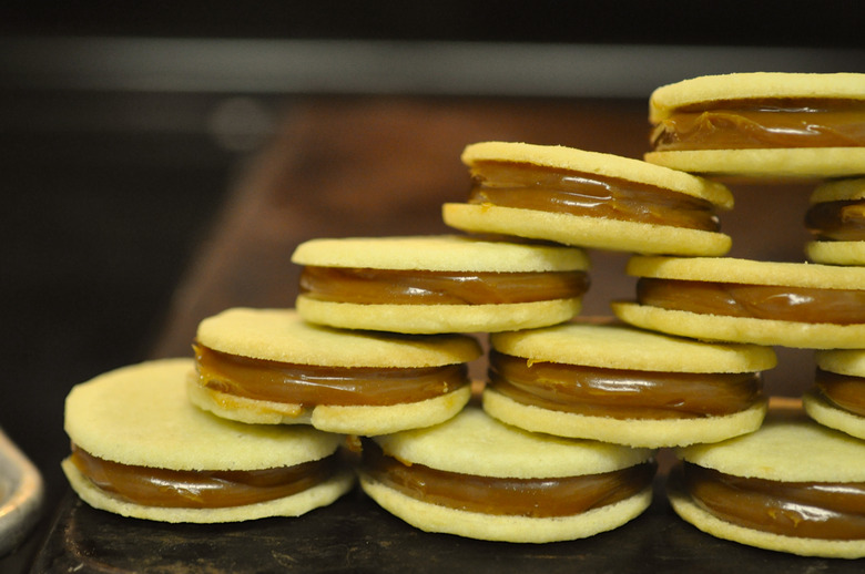 Peruvian Caramel Sandwich Cookies Recipe