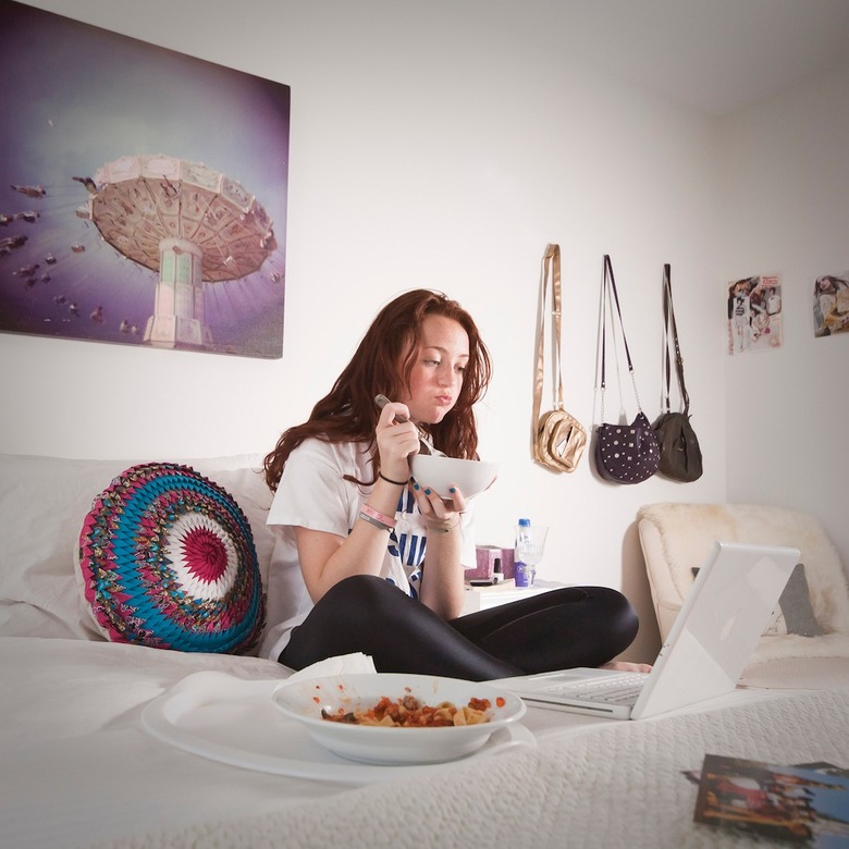 Photos Of New Yorkers Eating Alone At Home Is Not As Depressing As It Sounds