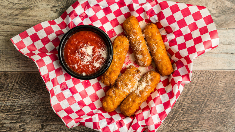 Mozzarella sticks with marinara sauce on the side