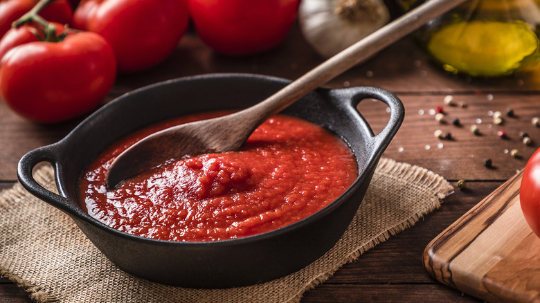 Pomodoro sauce in pan with tomatoes and olive oil