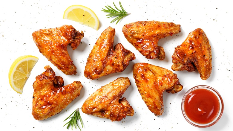 Chicken wings with ketchup, rosemary, lemon