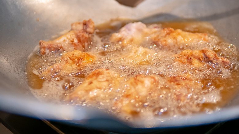 frying chicken wings