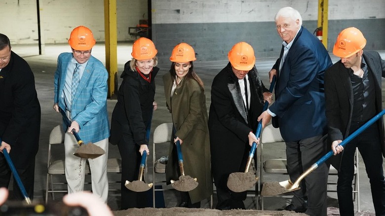 The Prime 6 team and local representatives at their new facility