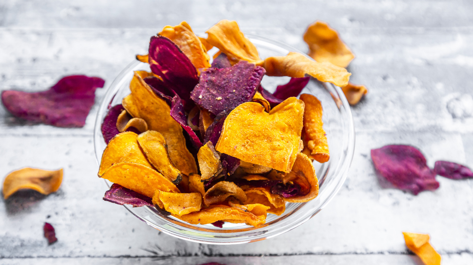 <a href="https://www.foodrepublic.com/1767015/best-tips-crispy-veggie-chips/" target="_blank">Pro Tips For Making The Crispiest Veggie Chips</a>