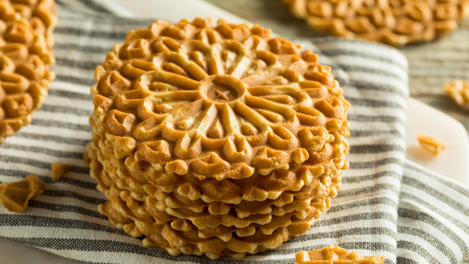 <a href="https://www.foodrepublic.com/1758750/tips-making-pizzelles/" target="_blank">Pro Tips For Making The Perfect Pizzelle Every Time</a>