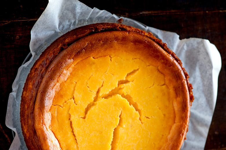 Next to this Thanksgiving-friendly pumpkin cheesecake, a pie just looks sad.