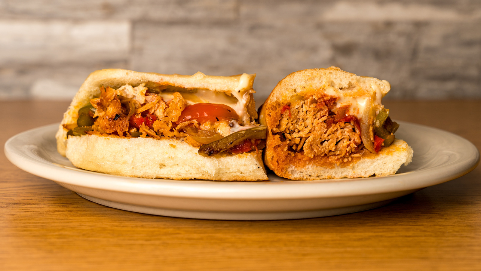<a href="https://www.foodrepublic.com/1734973/leftover-turkey-cheesesteak/" target="_blank">Put A Spin On Classic Cheesesteak With Leftover Turkey</a>