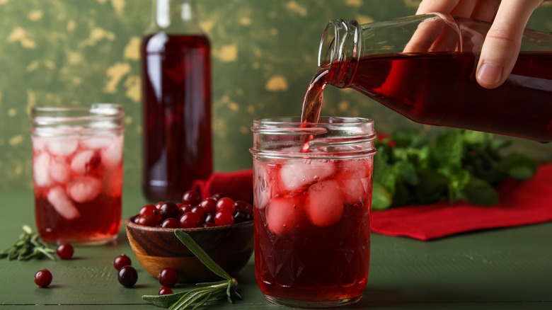 Homemade cranberry juice and fresh cranberries 