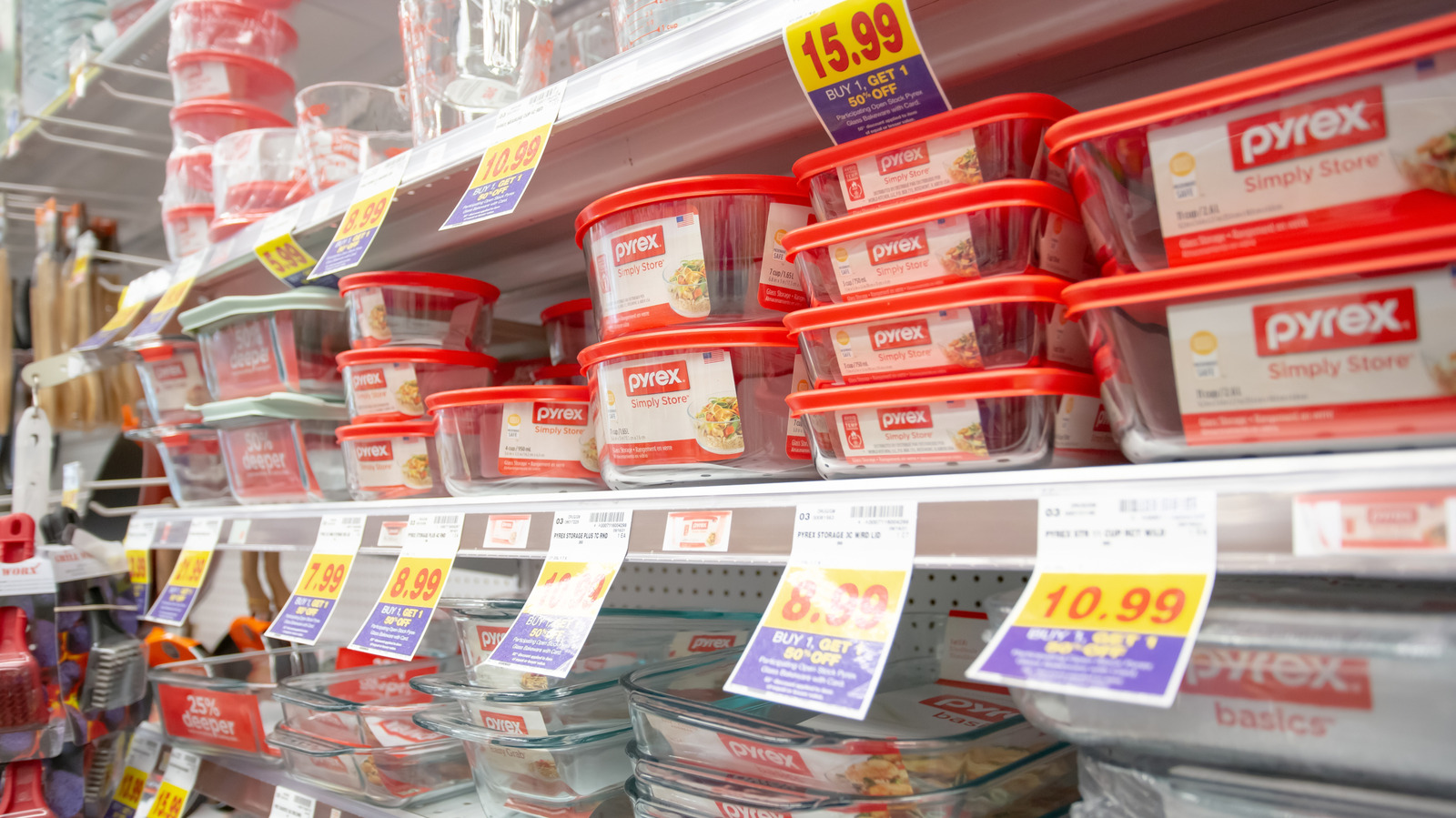 <a href="https://www.foodrepublic.com/2250989/pyrex-vs-corningware-main-difference/" target="_blank">Pyrex Vs CorningWare: The Main Difference To Keep In Mind</a>