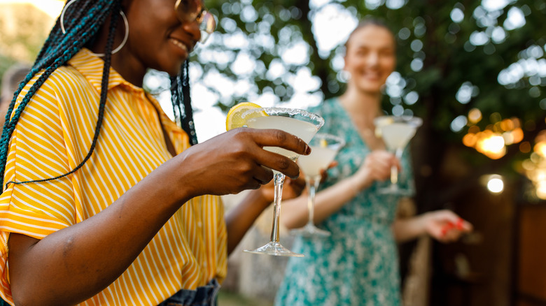 friends drinking margaritas