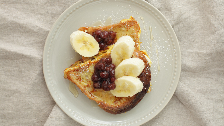 French toast with sweet red bean and bananas