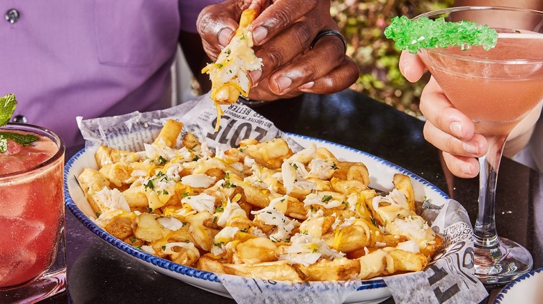 Fries with crab dip