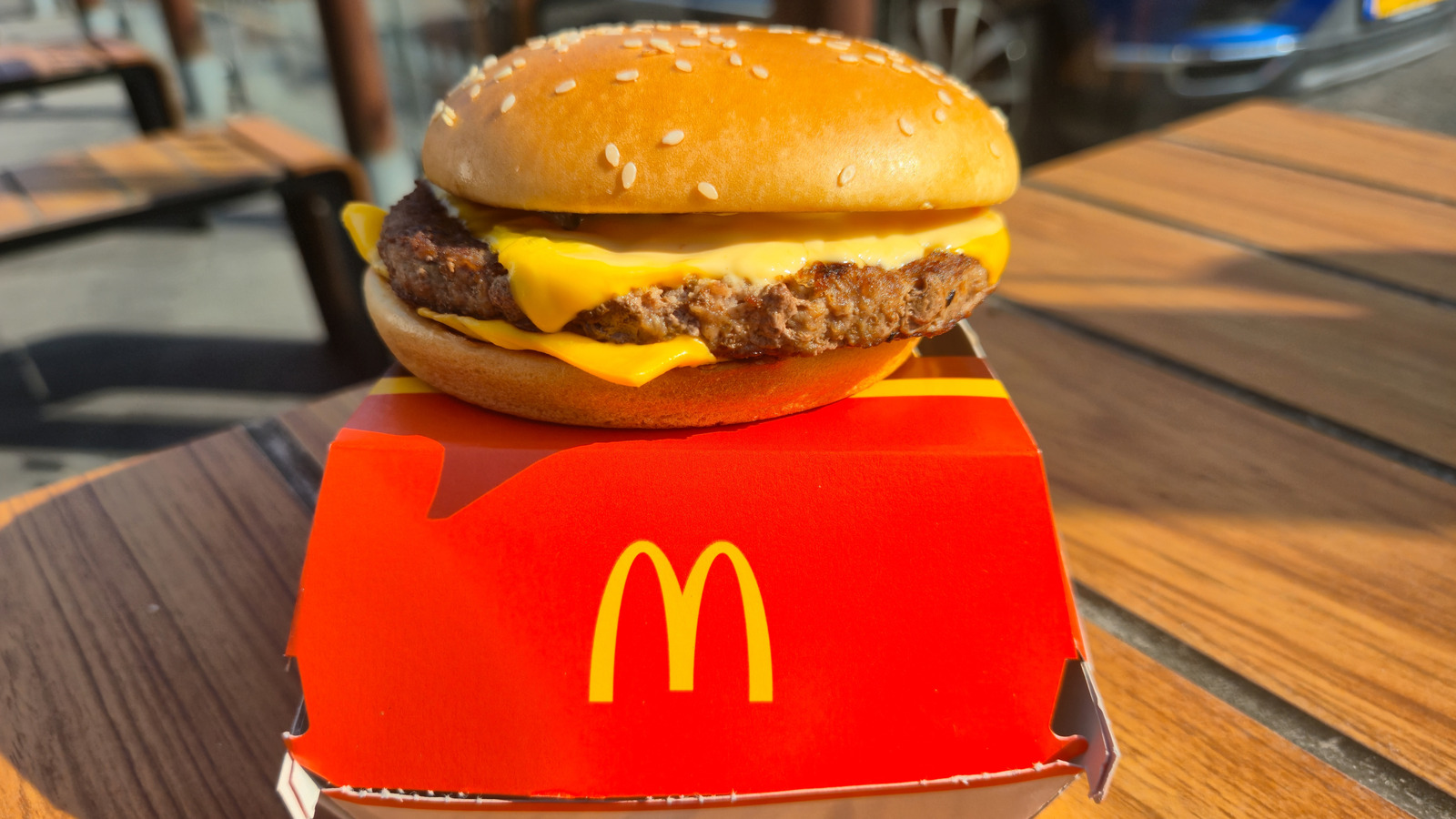 <a href="https://www.foodrepublic.com/2084995/mcdonalds-unmelted-cheese-burgers-reddit/" target="_blank">Redditors Noticed McDonald’s Cheese Doesn’t Melt Anymore. Does It?</a>